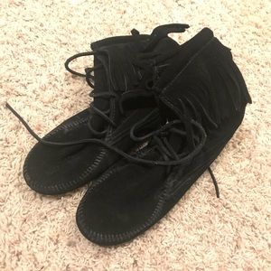 BRAND NEW Minnetonka Black Suede Moccasins